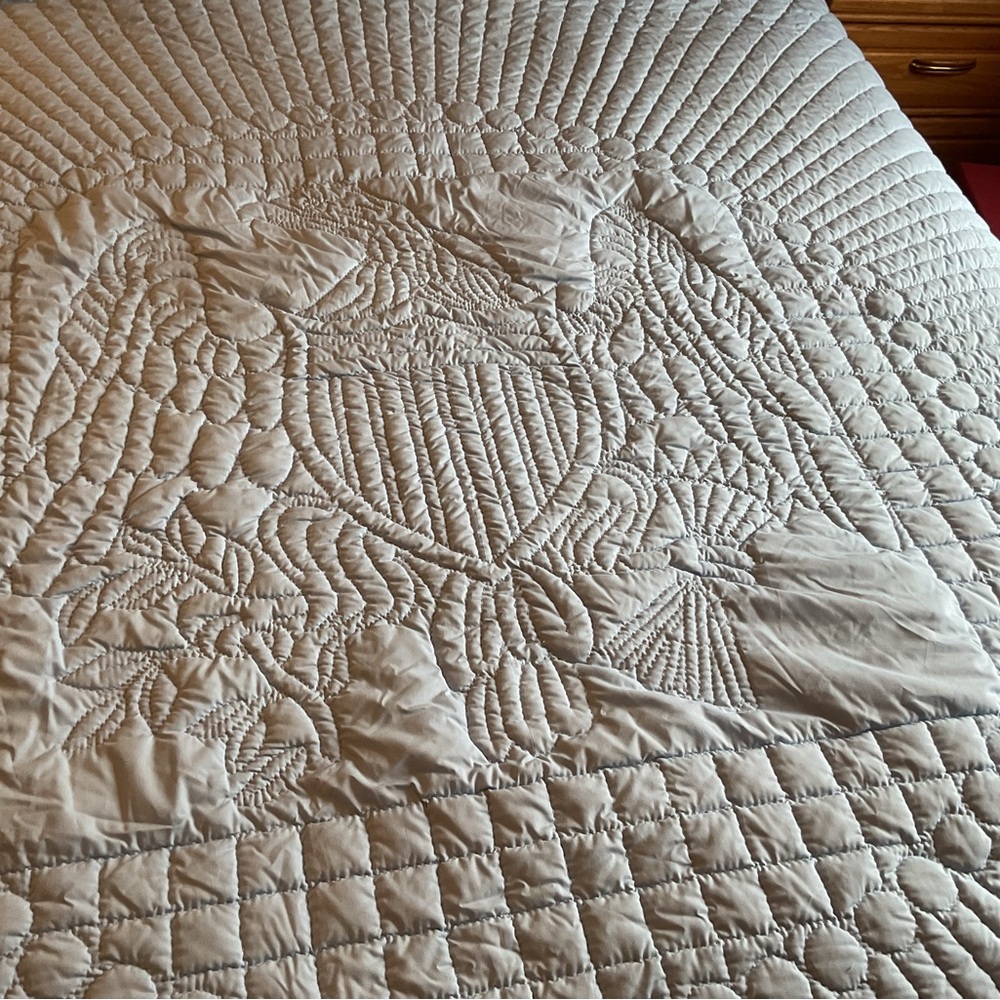 Handmade 2 color reversible quilt never used. - Picture 2 of 6